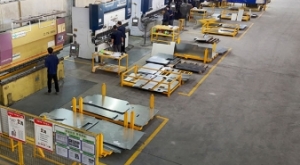 通讯机柜钣金加工过程中，钣金厂如何实现通风散热与结构强度兼顾？